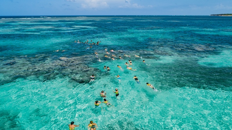 Turistas curtindo passeio no Marinarium em Punta Cana